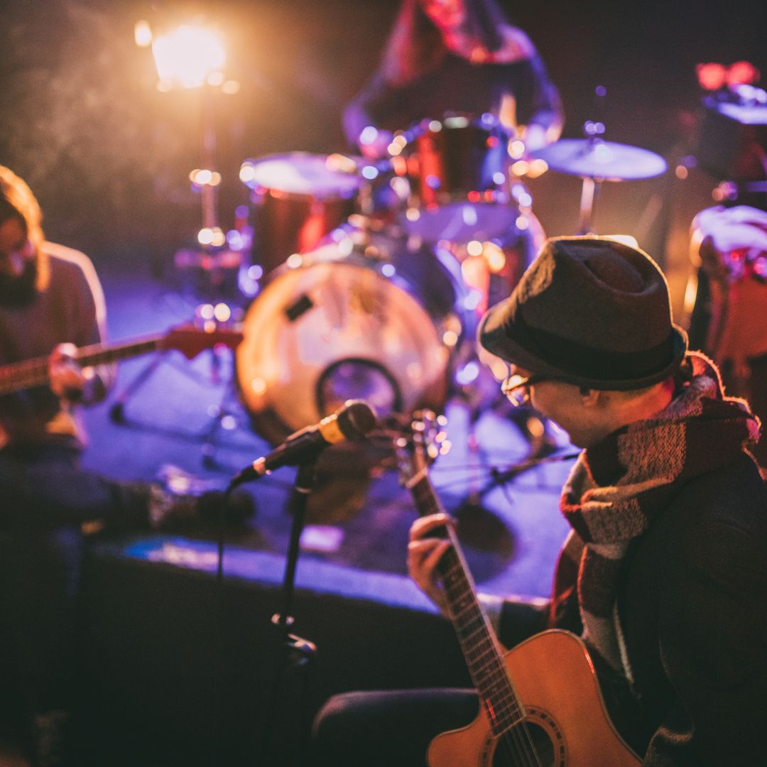 Live-Band am Festivalgelände bei Alpenglut
