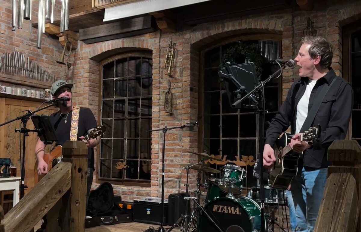 Chris und Mike live auf der Bühne